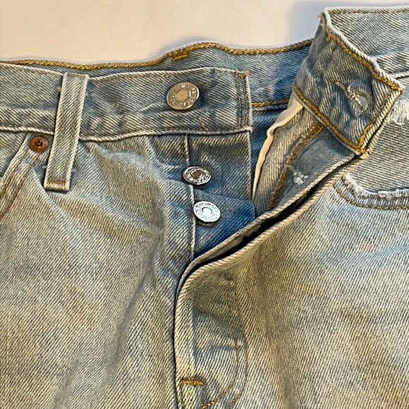 Levi 501 Shorts‎ distressed faded jean denim shorts. Size 28 high rise - Picture 4 of 10